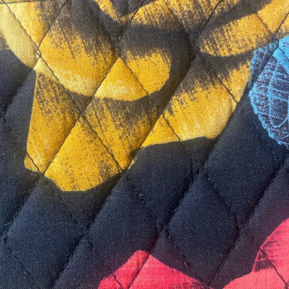 ❌❌SOLD❌❌Vera Bradley Zip Around Floral Wallet - Picture 7 of 14